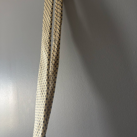 Christian Dior All Silk Tie butter yellow color w/ intricate small flower design - Picture 5 of 5